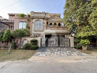 Gorgeous Corner 10 Marla House For sale Available In Formanites Housing Scheme - Block D Gorgeous Corner 10 Marla House For sale Available In Formanites Housing Scheme - Block D