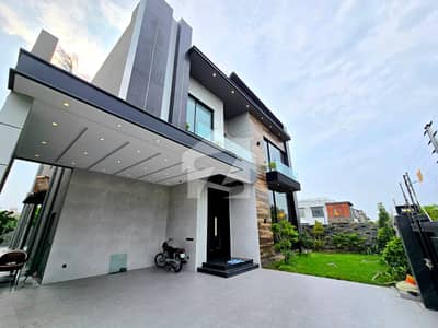 Elegant 1-Kanal Modern Home | Double Height Entrance | Premium Living