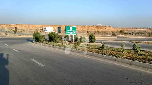 125sq yd Near Dancing Fountain and Jinnah Avenue FOR SALE. Precicnt-28 is best for Investment
