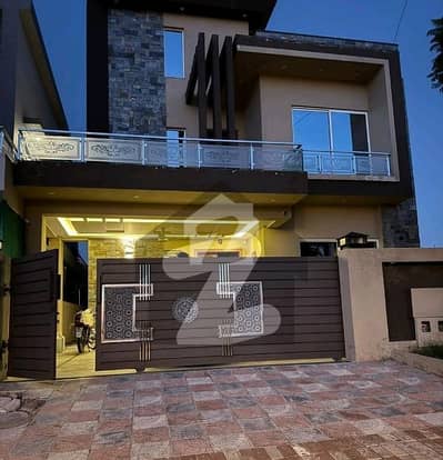 10 MARLA BRAND NEW PORTION FOR RENT AT PRIME LOCATION