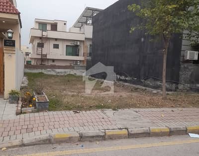 بحریہ ٹاؤن فیز 8 بحریہ ٹاؤن راولپنڈی,راولپنڈی میں 5 مرلہ رہائشی پلاٹ 65.0 لاکھ میں برائے فروخت۔