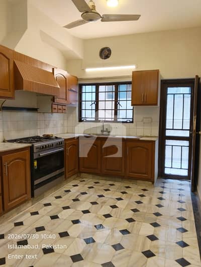 F-11 Beautiful House 4bedroom available for rent