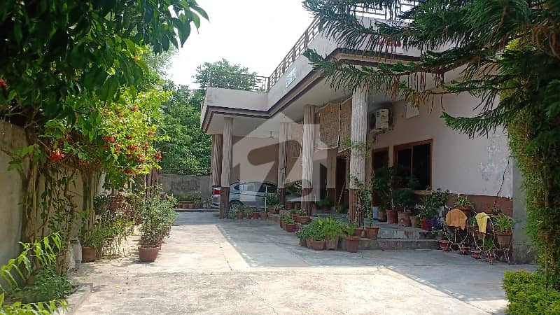 بھمبر روڈ گجرات میں 5 کمروں کا 1 کنال مکان 3.9 کروڑ میں برائے فروخت۔ بھمبر روڈ گجرات میں 5 کمروں کا 1 کنال مکان 3.9 کروڑ میں برائے فروخت۔