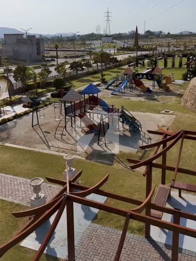 10 Marla Sun Facing Premium Location Plot