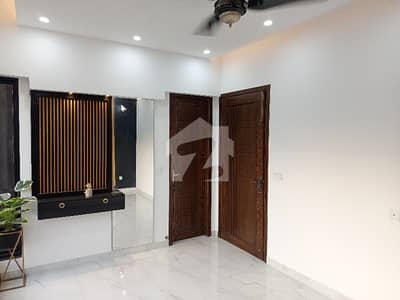 A Spacious 5 Marla Upper Portion In Central Park - Block F