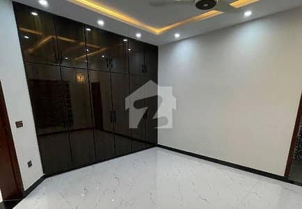 10 Marla House In Only Rs. 31000000 10 Marla House In Only Rs. 31000000