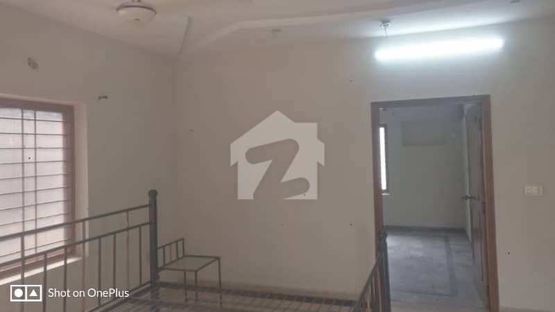 10 MARLA UPPER PORTION FOR RENT 10 MARLA UPPER PORTION FOR RENT