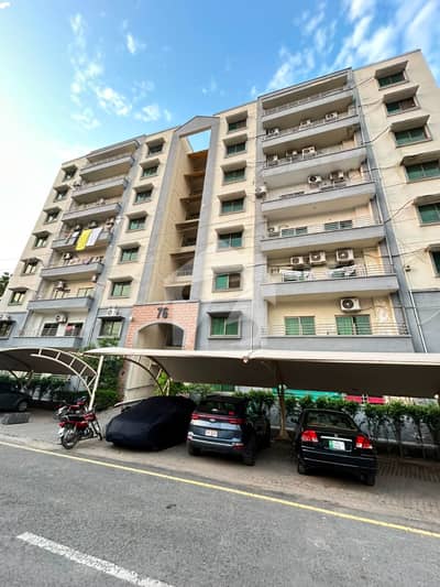 10 MARLA 3 BEDROOM APARTMENT AVAILABLE FOR RENT
