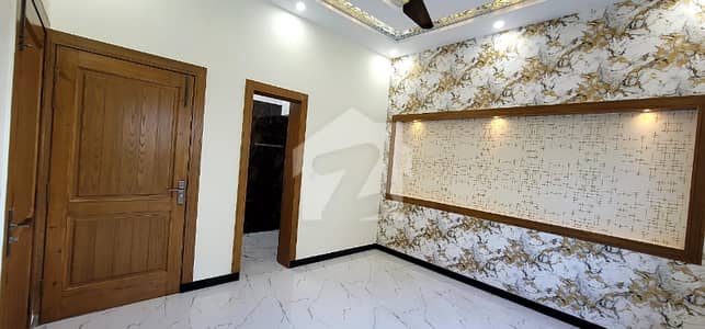 بحریہ ٹاؤن فیز 8 ۔ سیکٹر ای - 1 بحریہ ٹاؤن فیز 8,بحریہ ٹاؤن راولپنڈی,راولپنڈی میں 5 کمروں کا 10 مرلہ مکان 3.2 کروڑ میں برائے فروخت۔