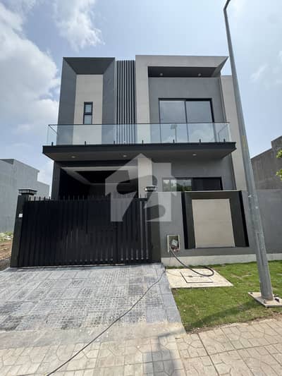Beautiful newly build 5 marla house Sector F