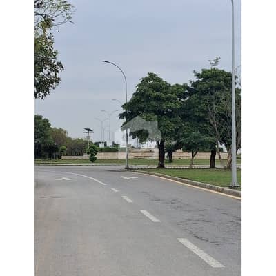 عمارکینیان ویوز اسلام آباد میں 1 کنال رہائشی پلاٹ 3.85 کروڑ میں برائے فروخت۔