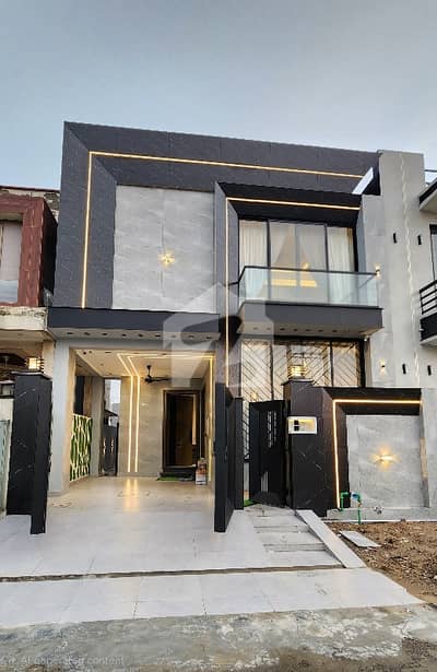 BRAND NEW ULTRA LUXURY MODERN 5 MARLA FACING PARK HOUSE AVAILABLE FOR SALE IN VERY REASONABLE PRICE
