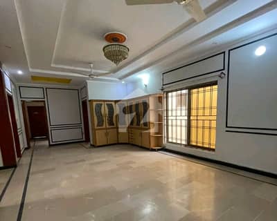 جی ۔ 15 اسلام آباد میں 4 کمروں کا 8 مرلہ مکان 3.5 کروڑ میں برائے فروخت۔