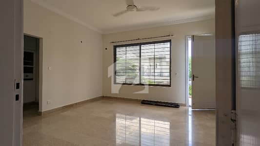 To sale You Can Find Spacious House In G-13 To sale You Can Find Spacious House In G-13