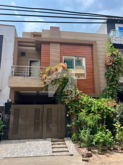 HOT LOCATED 5 MARLA HOUSE FOR SALE