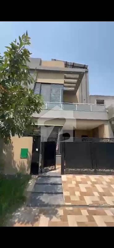 بحریہ نشیمن لاہور میں 3 کمروں کا 5 مرلہ مکان 1.5 کروڑ میں برائے فروخت۔