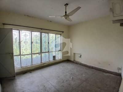 G9/4 top floor mumty available for rent