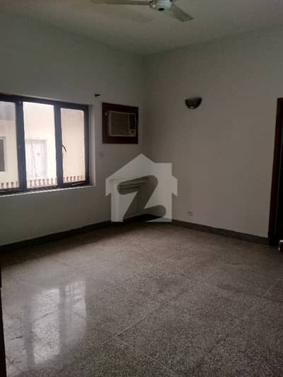 F-11 beautiful location upper portion 3 bed attach bath F-11 beautiful location upper portion 3 bed attach bath