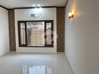 1000 Yards Outstanding House With Pool And Basement