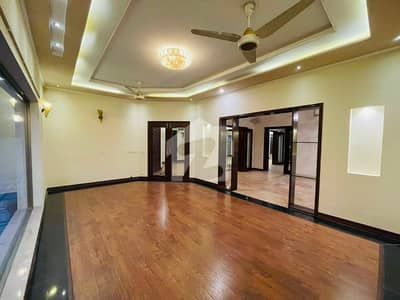 1 KanalUrgent Sale Old House Commercial Paid for Sale in Pia Main Boulevard on 150 Feet Road Hot Location