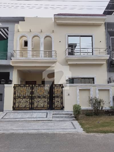 5 Marla Beautiful 1.5 Storey House For Sale In Central Park, Lahore