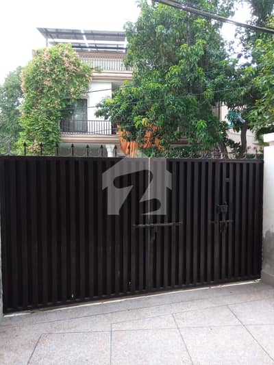 11.35 MARLA CORNER DOUBLE STOREY HOUSE AVAILABLE FOR SALE