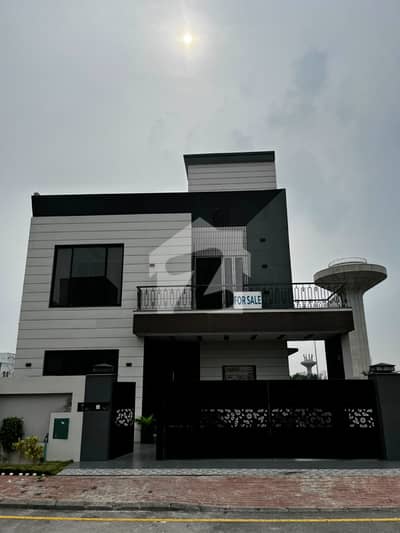 Modern 10 Marla House Available For Sale In Overseas C Block, Bahria Town Lahore