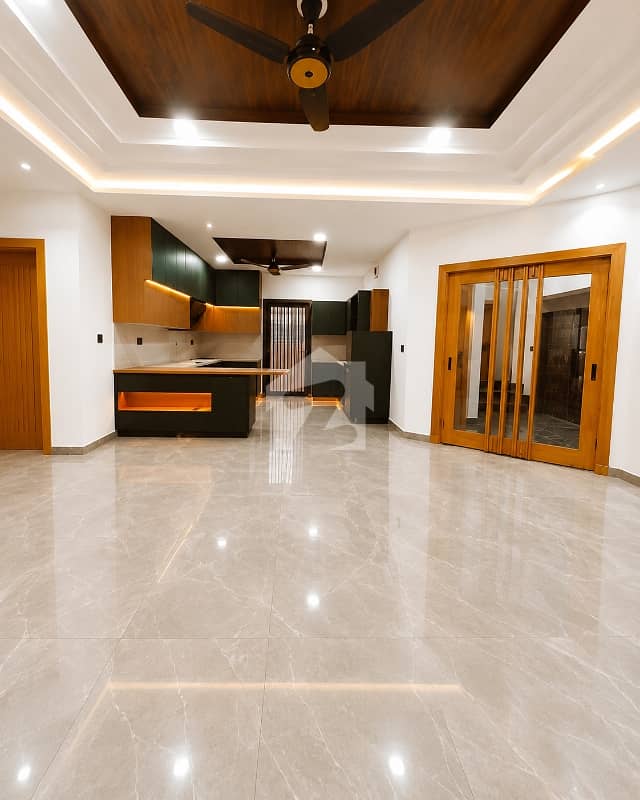 10 Marla Designer HOSUE for rent Double unit Double story 10 Marla Designer HOSUE for rent Double unit Double story