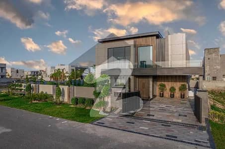 1 KANAL BUNGALAW KANAL LAWN FOR SALE IN LOW PRICE NEAR TO DOLMEN MALL