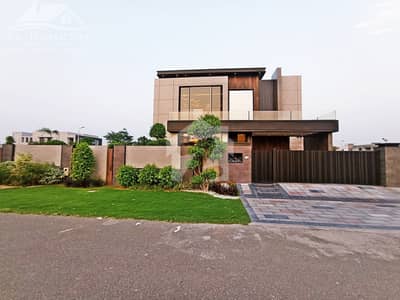 1 KANAL BUNGALAW KANAL LAWN FOR SALE IN LOW PRICE NEAR TO DOLMEN MALL