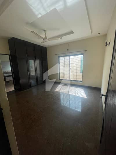 1 Kanal Well Maintained Upper Portion Available For Rent In DHA Phase 1