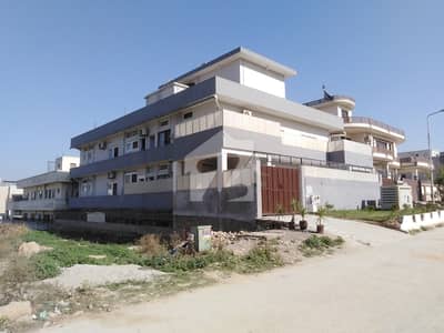 15 Bedrooms 15 Washroom Kitchen 3 Hall For Commercial Schools Academies Offices Hostels Guest House Gas Electricity Water Supply Water Bore Prime Location Near Market Mosque Park