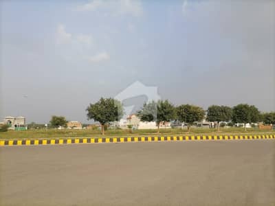Get An Attractive Residential Plot In Lahore Under Rs. 65000000