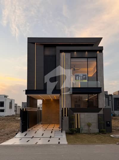 5 MARLA BRAND NEW ULTRA MODERN HOUSE FOR SALE NEAR TO PARK DHA