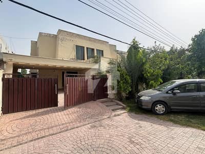 ڈی ایچ اے فیز 4 ڈی ایچ اے ڈیفینس,لاہور میں 5 کمروں کا 1 کنال مکان 6.5 کروڑ میں برائے فروخت۔ ڈی ایچ اے فیز 4 ڈی ایچ اے ڈیفینس,لاہور میں 5 کمروں کا 1 کنال مکان 6.5 کروڑ میں برائے فروخت۔