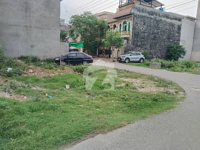 ایڈن بولیوارڈ ہاؤسنگ سکیم کالج روڈ,لاہور میں 5 مرلہ رہائشی پلاٹ 1.35 کروڑ میں برائے فروخت۔
