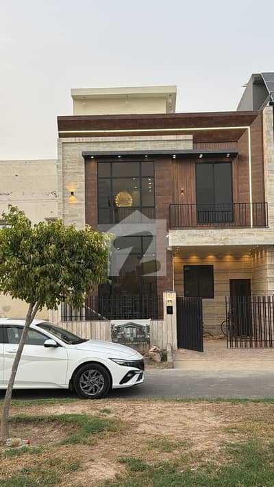 سٹی ہاؤسنگ سمندری روڈ سٹی ہاؤسنگ,فیصل آباد میں 3 کمروں کا 5 مرلہ مکان 2.0 کروڑ میں برائے فروخت۔