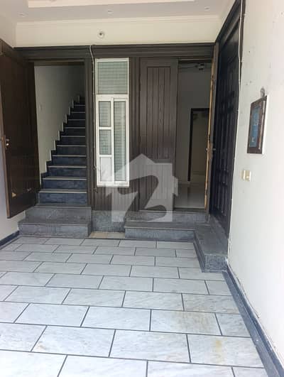 Beautiful 5 Marla House Available For Rent