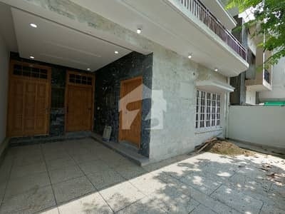 Investors Should sale This House Located Ideally In F-11