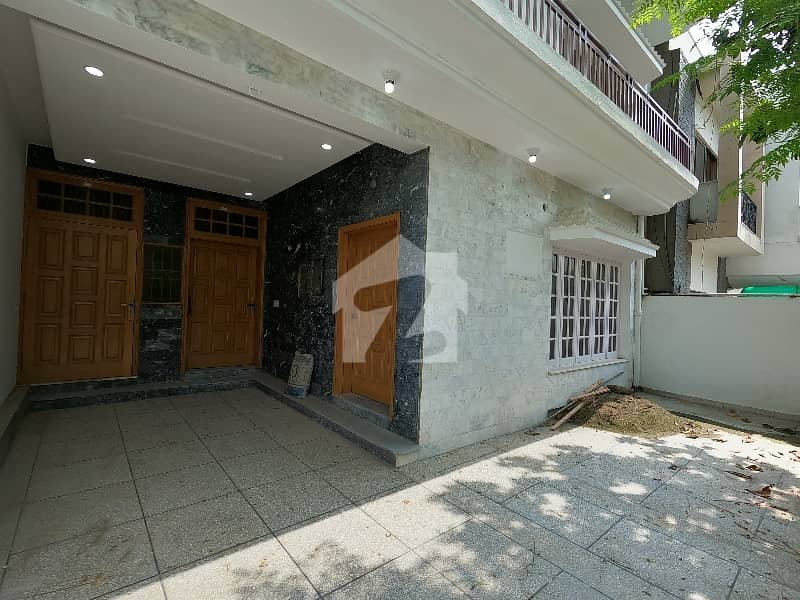Investors Should sale This House Located Ideally In F-11 Investors Should sale This House Located Ideally In F-11