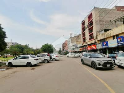 برکت مارکیٹ گارڈن ٹاؤن,لاہور میں 8 مرلہ Studio علاوہ 3.25 لاکھ میں کرایہ پر دستیاب ہے۔
