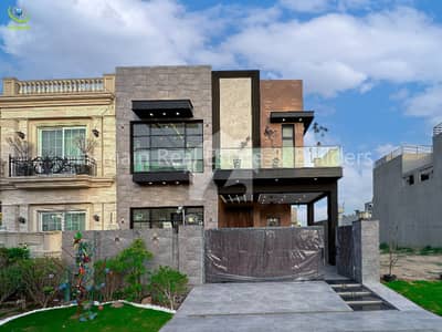 ڈی ایچ اے 9 ٹاؤن ۔ بلاک اے ڈی ایچ اے 9 ٹاؤن,ڈیفنس (ڈی ایچ اے),لاہور میں 3 کمروں کا 5 مرلہ مکان 3.1 کروڑ میں برائے فروخت۔ ڈی ایچ اے 9 ٹاؤن ۔ بلاک اے ڈی ایچ اے 9 ٹاؤن,ڈیفنس (ڈی ایچ اے),لاہور میں 3 کمروں کا 5 مرلہ مکان 3.1 کروڑ میں برائے فروخت۔