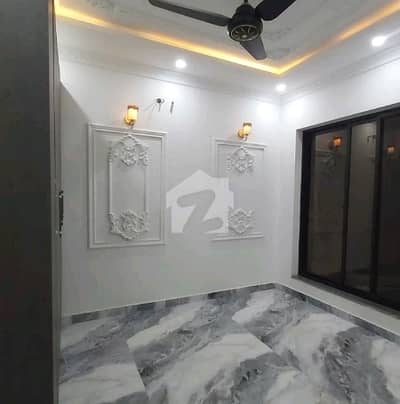 جوہر ٹاؤن فیز 2 جوہر ٹاؤن,لاہور میں 5 کمروں کا 5 مرلہ مکان 3.6 کروڑ میں برائے فروخت۔