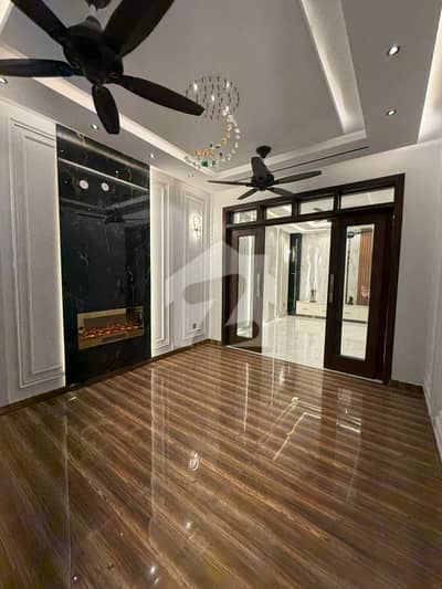 Central Park A Black Most Beautiful And Good Looking House Near To Park Masjid And Market Central Park A Black Most Beautiful And Good Looking House Near To Park Masjid And Market