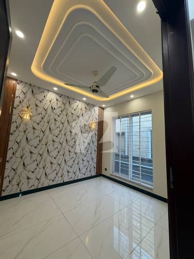 Central Park B Block Most Beautiful And Good Looking House