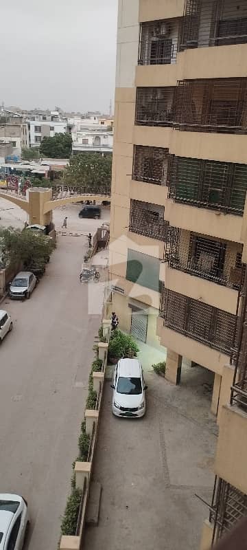 1800 Square Feet Flat In Gulistan-E-Jauhar - Block 10 For Rent