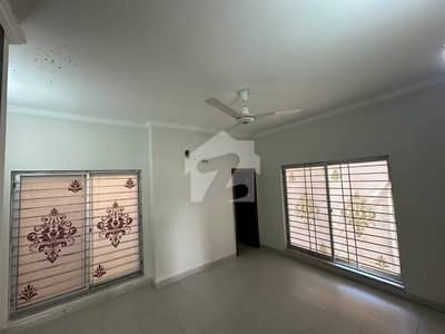 152sq yd 3 Bedrooms Luxury Villa is Available FOR RENT. 8km from Entrance of BTK. 3 Bed DDL 1 Kitchen 152sq yd 3 Bedrooms Luxury Villa is Available FOR RENT. 8km from Entrance of BTK. 3 Bed DDL 1 Kitchen