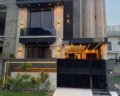 A Stunning House Is Up For Grabs In Central Park Housing Scheme Central Park Housing Scheme