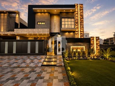 10 Marla 60 Feet Road House Available For Sale In Lake City Meadows