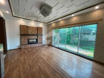 1 KANAL FULL HOUSE AVAILABLE FOR RENT IN DHA PHASE 6 . . HOT LOCATION